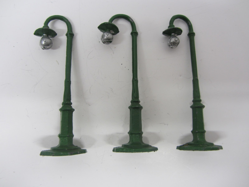 Stop the Drop Auction 3 BassettLowke Gauge 0 Lead Yard Lamps