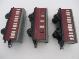 Rake of 3 Postwar Hornby Gauge 0 No 40 Passenger Coaches