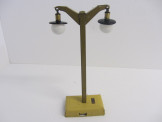 Gauge 0 Battery Operated Double Globe Yard Lamp