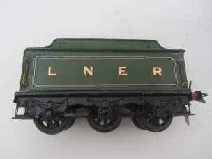 Hornby Gauge 0 LNER Darker Green No2 Special Tender