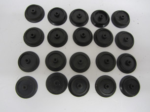 20 Postwar Hornby Gauge 0 Plastic Rolling Stock Wheels