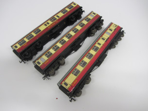 3 Hornby Dublo Blood and Custard Coaches