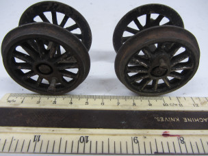 Set of 4 Bing Gauge 0 Locomotive Driving Wheels with Axles