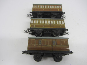 Rake of 3 Postwar Hornby Gauge 0 LNER Coaches